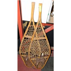 PAIR OF VINTAGE SNOWSHOES CAT GUT DESIGN.