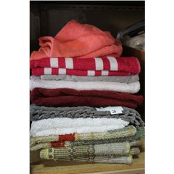 LOT OF BATH MATS AND TOWELS