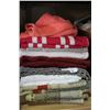 Image 1 : LOT OF BATH MATS AND TOWELS