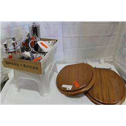 THREE NEW TOILET SEATS AND BATHROOM ACCESSORIES