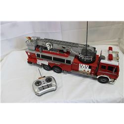 REMOTE CONTROL 1:18 SCALE FIRE TRUCK