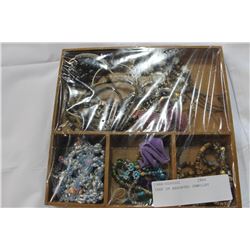 TRAY OF ASSORTED JEWELLRY