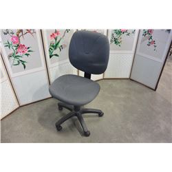 ROLLING OFFICE CHAIR
