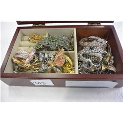 JEWELLRY BOX WITH CONTENTS