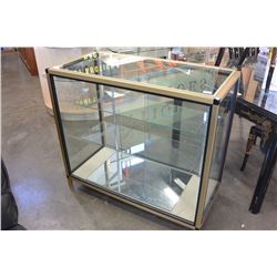 SMALL 3' SHOWCASE WITH SHELVES