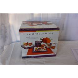 LAURIE GATES DINNERWARE SET