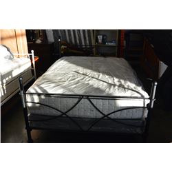 QUEEN SIZE BLACK METAL BEDFRAME
