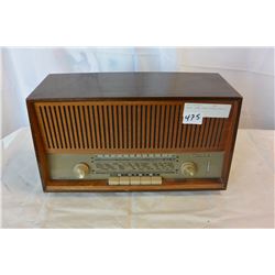 TRUXA LOEWE OPTA VINTAGE RADIO