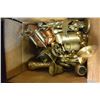 Image 1 : BOX OF ASSORTED BRASS WARE
