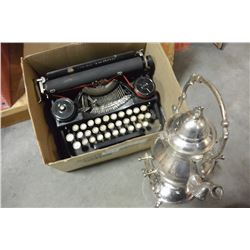 ANTIQUE UNDERWOOD TYPEWRITER