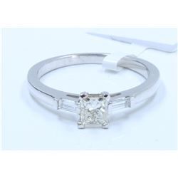 14K WHITE GOLD DIAMOND RING:2.60 GRAMS1235/DIAMOND:0.49CT/#R8014