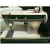 Image 2 : SINGER SEWING MACHINE