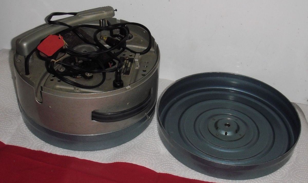 Round rare prototype record player Toronto - tourne disque rond en ...