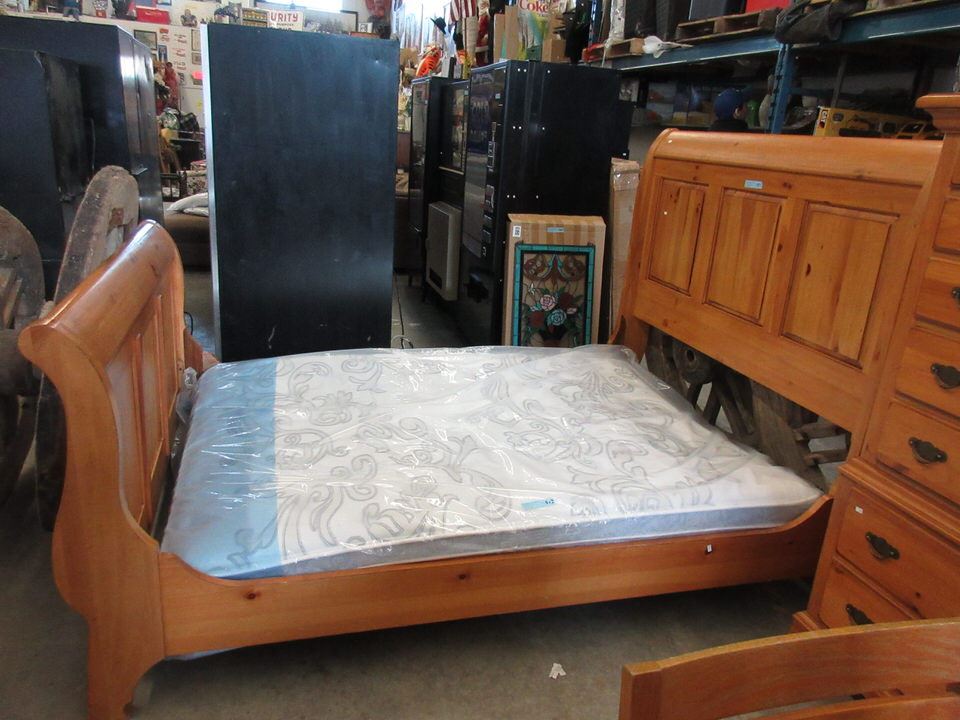Solid pine queen size sleigh bed