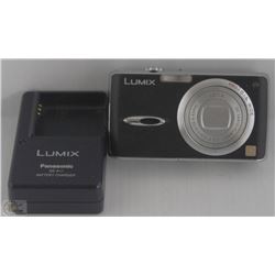 PANASONIC LUMIX PALM SIZE CAMERA AND CHARGER
