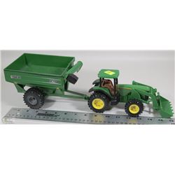 ERTL JOHNE DEERE TRACTOR AND TRAILER