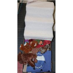 FLAT OF DOG TOYS, FLEECE DOG BLANKET AND 3 STEP