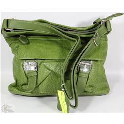 BERYL PURSE IN GREEN