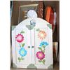 Image 1 : BOX WITH FLOWER JEWELRY BOX, ORNAMENTS AND MORE