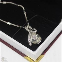 FASHION PENDANT WITH SWAVORSKI CRYSTAL ELEMENTS &