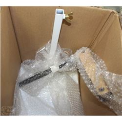 HERSCHEL SUPPLY BRANDED BAG STAND