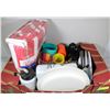 Image 1 : BOX OF PICNIC ITEMS