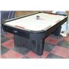 Image 2 : 4'X7' AIR HOCKEY TABLE WITH NEW PADDLES