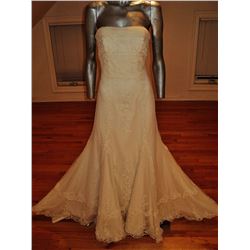 Pronovias Manuel Mota Bridal Gown Chantilly Lace