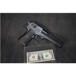 TERMINATOR GENISYS SARAH CONNER SCREEN USED STUNT GUN