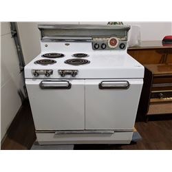 1950'S FRIDGIDAIRE STOVE BY GENERAL MOTORS IN WORKING ORDER