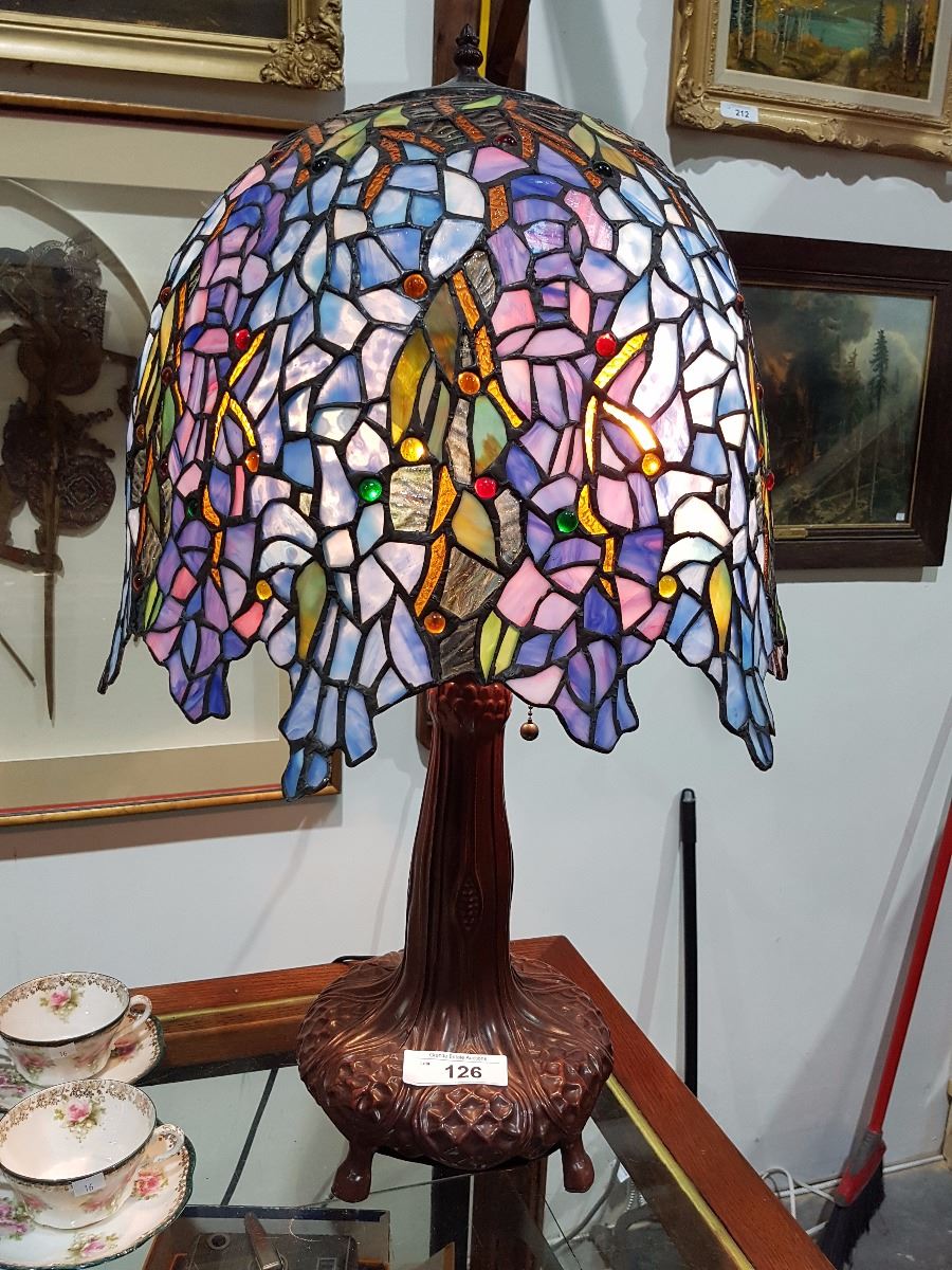 TIFFANY STYLE STAINED GLASS TABLE LAMP WISTERIA PATTERN