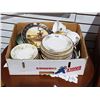 Image 1 : BOX OF COLLECTIBLE CHINA