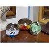 Image 1 : 3 ART GLASS PAPERWEIGHTS