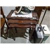 Image 1 : SET OF 3 MAHOGANY NESTING TABLES