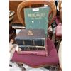 Image 1 : 4 VINTAGE BOOKS