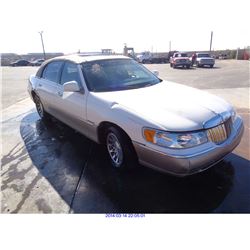 1999 - LINCOLN TOWN CAR
