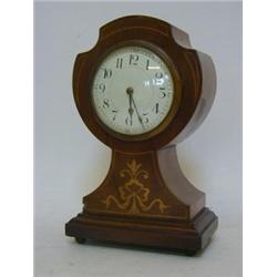 AN EDWARDIAN BALLOON MANTEL TIMEPIECE, box inlaid on mahogany, 10cm Arabic dial, height 17cm (key...