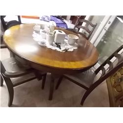ROUND DINING TABLE