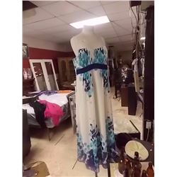 MANNIQUIN ON STAND =- LADY