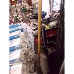 NEW COMMERCIAL MOP / DUST HANDLE - WOOD HANDLE - 2