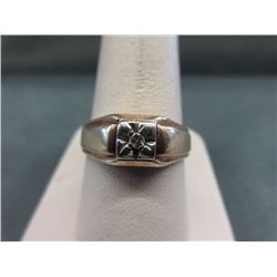 RING - 10KT YELLOW GOLD RING WITH ROUND FACETTED WHITE DIAMOND CENTER STONE - INCLUDES CERTIFICATE $
