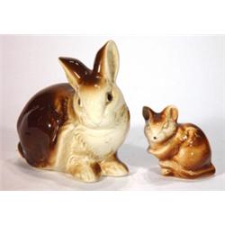Hand painted brown Poole pottery seated rab…