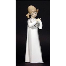 Hand painted Lladro girl in a nightdress pl…