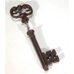 Georgian cast iron key, 16cm in length…
