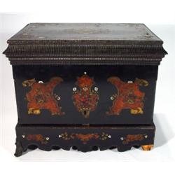 Rectangular Japanese lacquered drinks cabin…