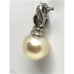 #19-18KT WHITE GOLD PEARL DIAMOND PENDANT