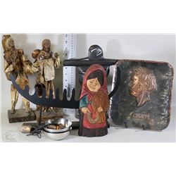 BOX WITH ASSORTED DECORATIVE PIECES