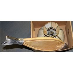 BOX WITH FISH CUTTING BOARD AND VINTAGE-LOOKING