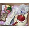 Image 1 : BOX W/HANDCRAFTED ITEMS & COLLECTIBLES