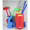 Image 1 : SET OF LITTLE TIKES GOLF CLUBS & CADDY